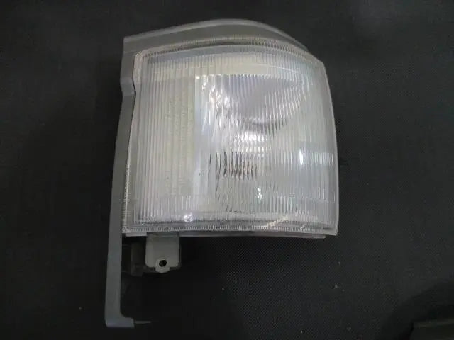 China Factory Wholeasle 81610-26032 CORNER LAMP( PLATING) for TOYOTA HIACE 93-94 FANCHANTS China Auto Parts Wholesales