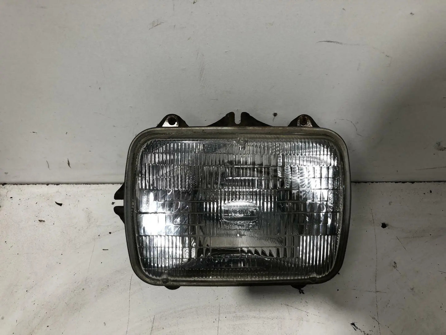 China Factory Wholeasle HEAD LAMP WICK for TOYOTA HIACE 94-95 FANCHANTS China Auto Parts Wholesales