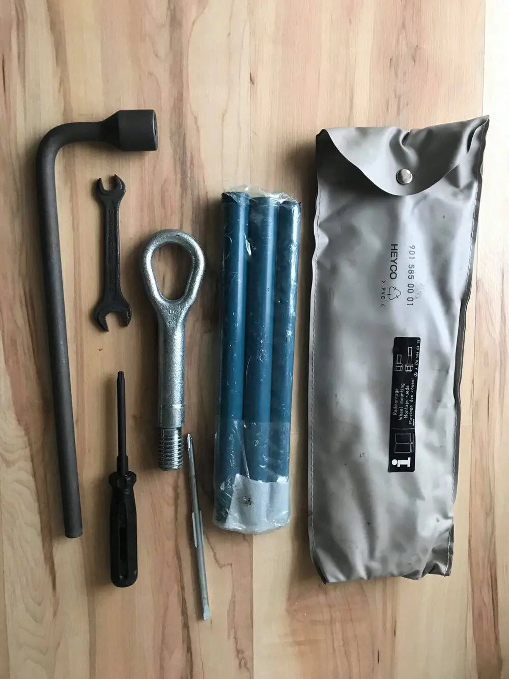 CHINA Factory Wholesale 9015850001 TOOL For Mercedes Sprinter 2006-2018 FANCHANTS China Auto Parts Wholesales