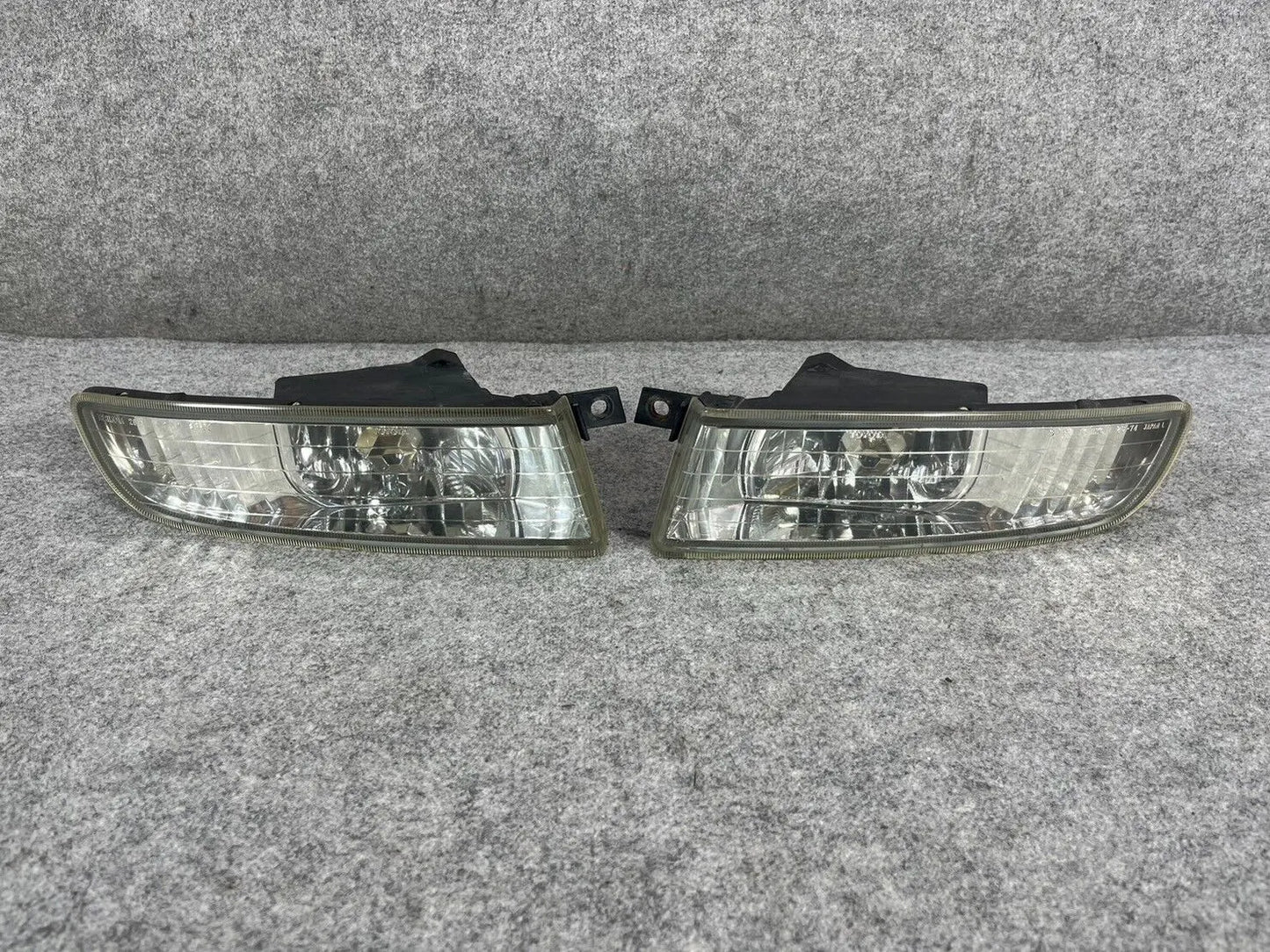 China Factory Wholeasle FOG LAMP for TOYOTA HIACE 96 FANCHANTS China Auto Parts Wholesales